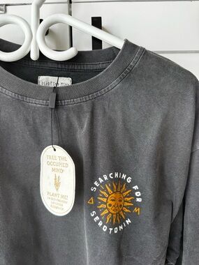 SEARCHING FOR SEROTONIN LONG SLEEVE - M - by Octopied Mind